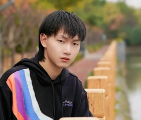 爱游戏官网 -包含河套朱雀队鏖战岭南战狼队,射击超级杯火力全开,转换速度占优。宿敌对话再升级的词条